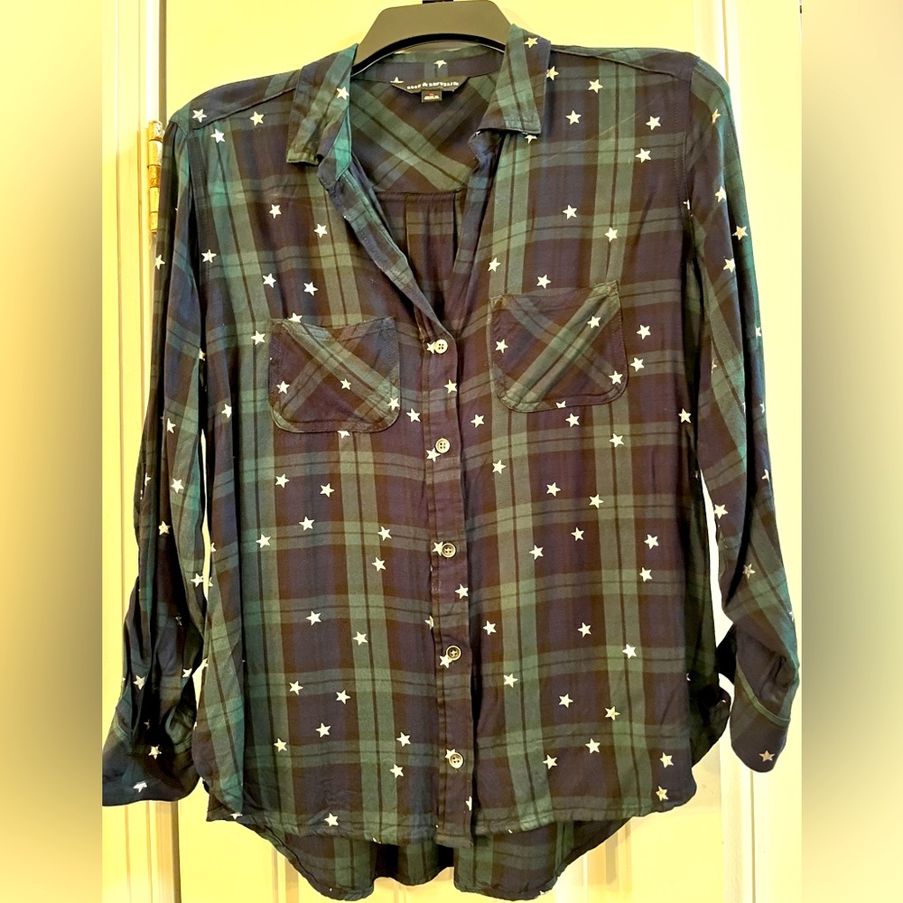 Rock & republic Misses Blue & green Plaid Shirt w/Stars, super soft, worn once
